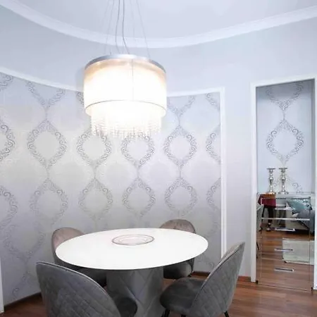 Luxurious Retreat In City's Heart Basilica View *