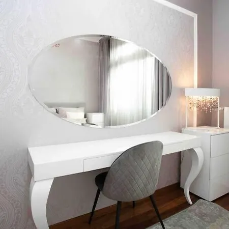 Luxurious Retreat In City's Heart Basilica View